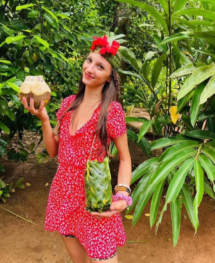 spice farm Zanzibar where there the history of agriculture and testing spices from the plantation